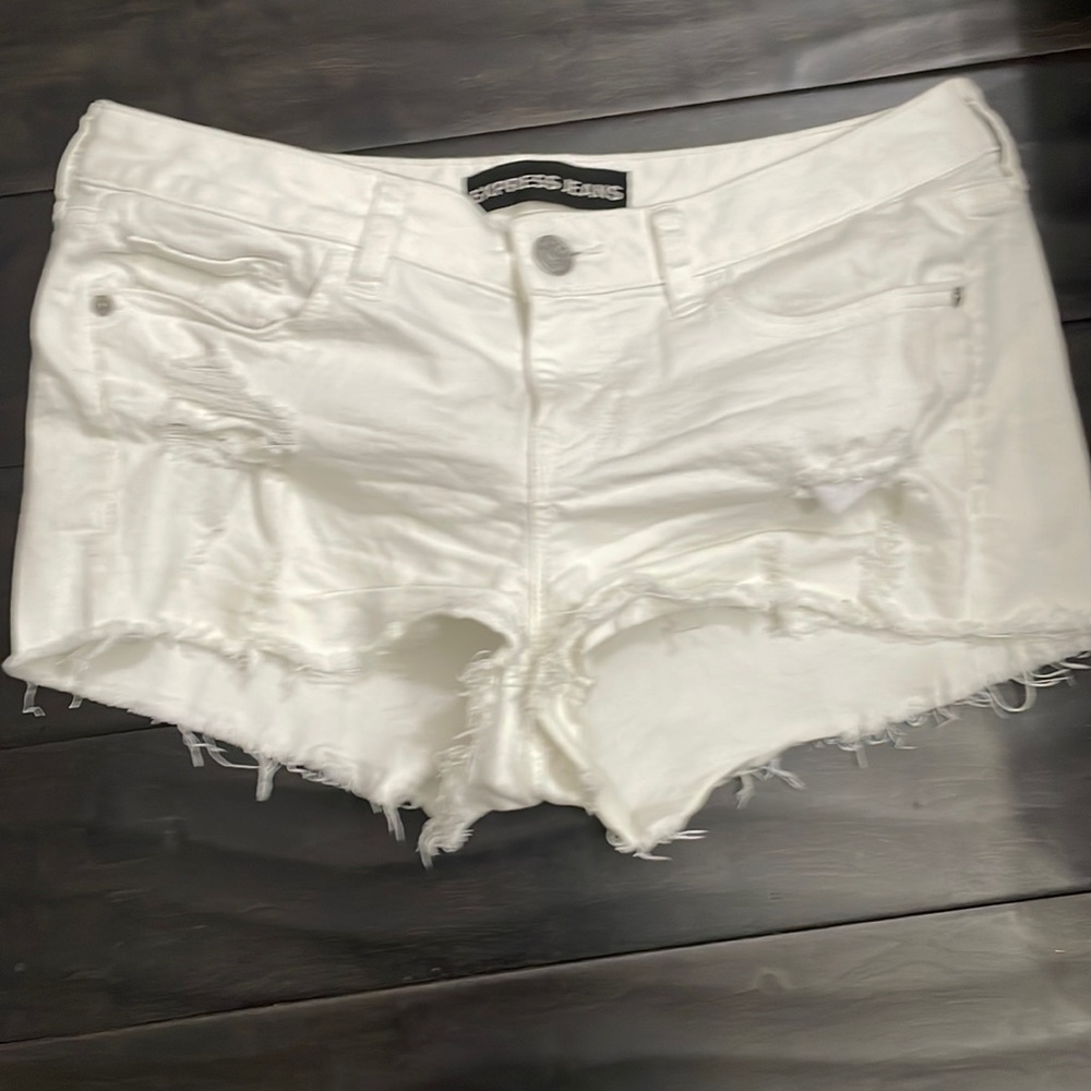 White distressed jean shorts
